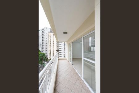 Apartamento à venda com 128m², 3 quartos e 2 vagas Apartamento à venda com 128m², 3 quartos e 2 vagasVaranda