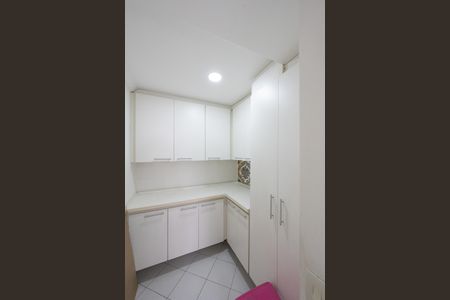 Apartamento à venda com 128m², 3 quartos e 2 vagas Apartamento à venda com 128m², 3 quartos e 2 vagasQuarto de Serviço