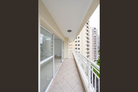 Apartamento à venda com 128m², 3 quartos e 2 vagas Apartamento à venda com 128m², 3 quartos e 2 vagasVaranda