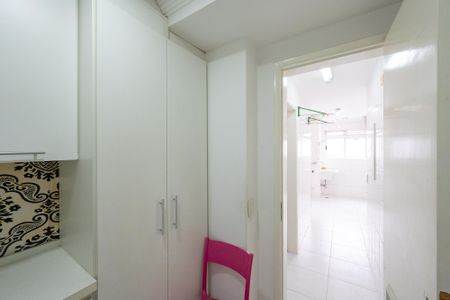 Apartamento à venda com 128m², 3 quartos e 2 vagas Apartamento à venda com 128m², 3 quartos e 2 vagasQuarto de Serviço