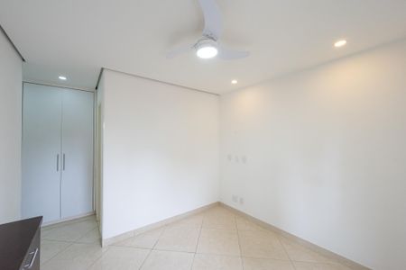 Apartamento à venda com 128m², 3 quartos e 2 vagas Apartamento à venda com 128m², 3 quartos e 2 vagasSuíte