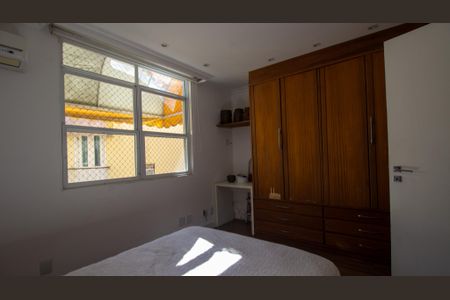 Casa de condomínio à venda com 200m², 3 quartos e 2 vagas Casa de condomínio à venda com 200m², 3 quartos e 2 vagasSuíte 2
