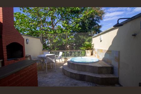 Casa de condomínio à venda com 200m², 3 quartos e 2 vagas Casa de condomínio à venda com 200m², 3 quartos e 2 vagasCobertura