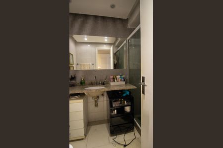 Casa de condomínio à venda com 200m², 3 quartos e 2 vagas Casa de condomínio à venda com 200m², 3 quartos e 2 vagasBanheiro da Suíte 1