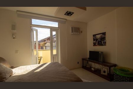 Casa de condomínio à venda com 200m², 3 quartos e 2 vagas Casa de condomínio à venda com 200m², 3 quartos e 2 vagasQuarto