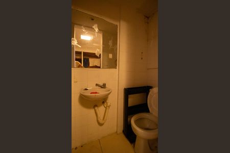 Casa de condomínio à venda com 200m², 3 quartos e 2 vagas Casa de condomínio à venda com 200m², 3 quartos e 2 vagasBanheiro de Serviço