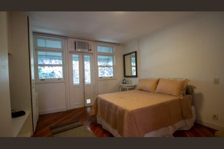 Casa de condomínio à venda com 200m², 3 quartos e 2 vagas Casa de condomínio à venda com 200m², 3 quartos e 2 vagasSuíte 1