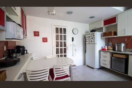 Casa de condomínio à venda com 200m², 3 quartos e 2 vagas Casa de condomínio à venda com 200m², 3 quartos e 2 vagasCozinha