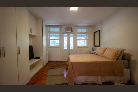 Casa de condomínio à venda com 200m², 3 quartos e 2 vagas Casa de condomínio à venda com 200m², 3 quartos e 2 vagasSuíte 1