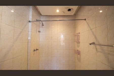 Casa de condomínio à venda com 200m², 3 quartos e 2 vagas Casa de condomínio à venda com 200m², 3 quartos e 2 vagasBanheiro da Suíte 2