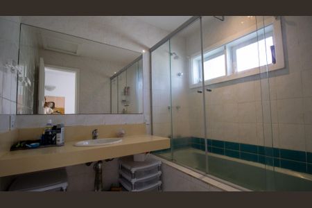 Casa de condomínio à venda com 200m², 3 quartos e 2 vagas Casa de condomínio à venda com 200m², 3 quartos e 2 vagasBanheiro Social