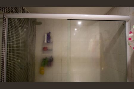 Casa de condomínio à venda com 200m², 3 quartos e 2 vagas Casa de condomínio à venda com 200m², 3 quartos e 2 vagasBanheiro da Suíte 1