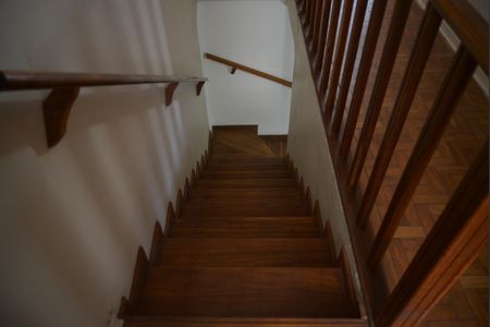 Casa à venda com 180m², 5 quartos e 3 vagasEscada