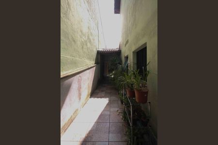 Casa à venda com 270m², 4 quartos e 3 vagas Casa à venda com 270m², 4 quartos e 3 vagasCorredor externo