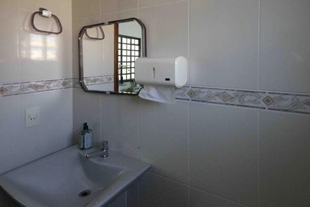 Casa à venda com 270m², 4 quartos e 3 vagas Casa à venda com 270m², 4 quartos e 3 vagasBanheiro de Serviço