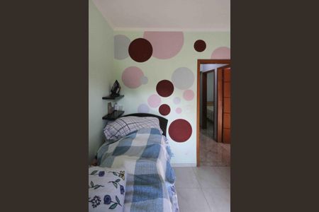 Casa à venda com 270m², 4 quartos e 3 vagas Casa à venda com 270m², 4 quartos e 3 vagasQuarto