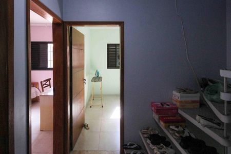 Casa à venda com 270m², 4 quartos e 3 vagas Casa à venda com 270m², 4 quartos e 3 vagasHall