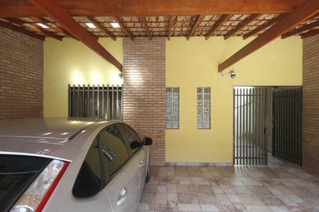 Casa à venda com 270m², 4 quartos e 3 vagas Casa à venda com 270m², 4 quartos e 3 vagasGaragem