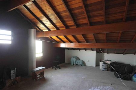 Casa à venda com 270m², 4 quartos e 3 vagas Casa à venda com 270m², 4 quartos e 3 vagasSoltom