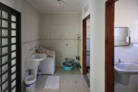 Casa à venda com 270m², 4 quartos e 3 vagas Casa à venda com 270m², 4 quartos e 3 vagasÁrea de Serviço