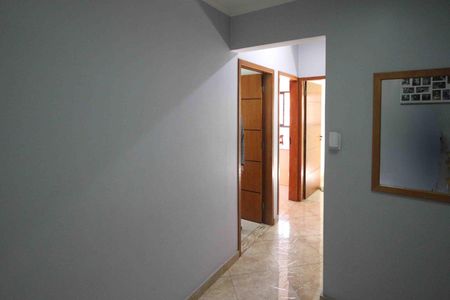 Casa à venda com 270m², 4 quartos e 3 vagas Casa à venda com 270m², 4 quartos e 3 vagasCorredor