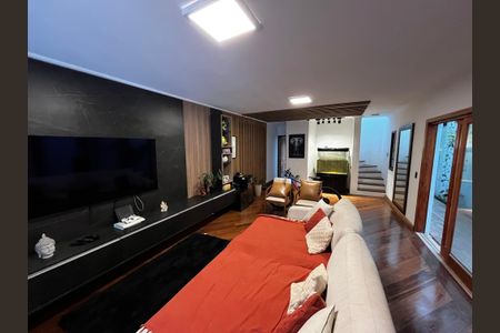 Casa à venda com 250m², 3 quartos e 2 vagasSala