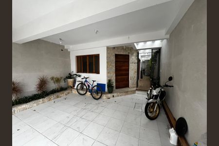 Casa à venda com 250m², 3 quartos e 2 vagas Casa à venda com 250m², 3 quartos e 2 vagasGaragem