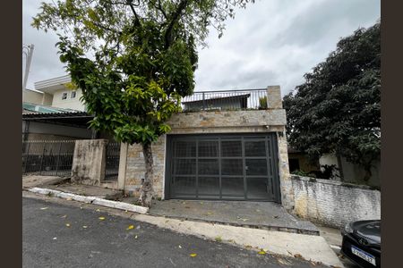 Casa à venda com 250m², 3 quartos e 2 vagas Casa à venda com 250m², 3 quartos e 2 vagasFachada
