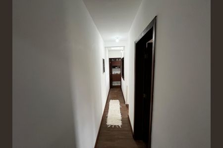 Casa à venda com 250m², 3 quartos e 2 vagas Casa à venda com 250m², 3 quartos e 2 vagasCorredor