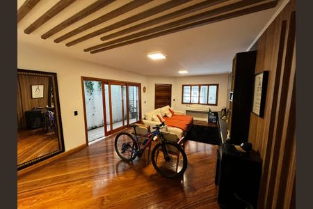 Sala de casa para alugar com 3 quartos, 250m² em Vila Paiva, São Paulo