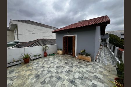 Casa à venda com 250m², 3 quartos e 2 vagas Casa à venda com 250m², 3 quartos e 2 vagasVaranda da Suíte 1