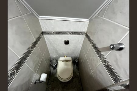 Casa à venda com 250m², 3 quartos e 2 vagas Casa à venda com 250m², 3 quartos e 2 vagasLavabo