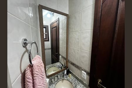 Casa à venda com 250m², 3 quartos e 2 vagas Casa à venda com 250m², 3 quartos e 2 vagasLavabo