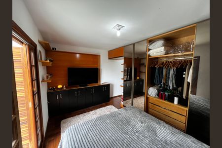 Suíte 1 de casa para alugar com 3 quartos, 250m² em Vila Paiva, São Paulo