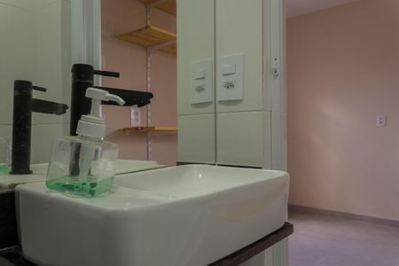 Casa à venda com 164m², 3 quartos e 1 vaga Casa à venda com 164m², 3 quartos e 1 vagaBanheiro de Serviço