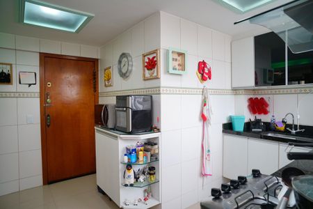 Apartamento à venda com 203m², 3 quartos e 2 vagas Apartamento à venda com 203m², 3 quartos e 2 vagasCozinha