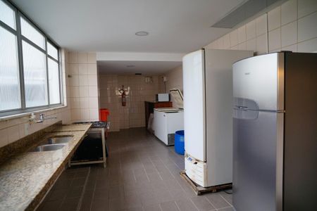 Apartamento à venda com 203m², 3 quartos e 2 vagas Apartamento à venda com 203m², 3 quartos e 2 vagasÁrea comum - Salão de festas