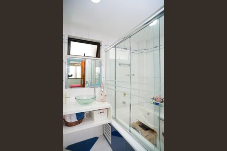 Apartamento à venda com 203m², 3 quartos e 2 vagas Apartamento à venda com 203m², 3 quartos e 2 vagasBanheiro Suíte