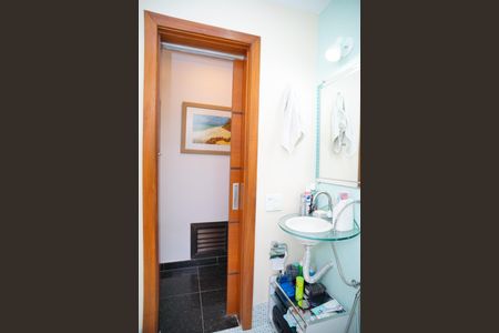 Apartamento à venda com 203m², 3 quartos e 2 vagas Apartamento à venda com 203m², 3 quartos e 2 vagasBanheiro Social 2