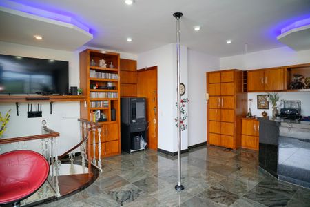 Apartamento à venda com 203m², 3 quartos e 2 vagas Apartamento à venda com 203m², 3 quartos e 2 vagasÁrea gourmet