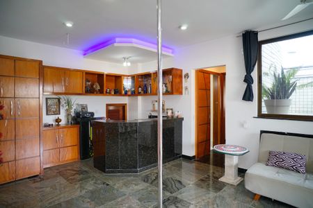 Apartamento à venda com 203m², 3 quartos e 2 vagas Apartamento à venda com 203m², 3 quartos e 2 vagasÁrea gourmet