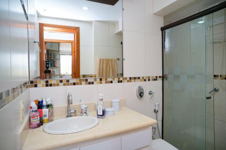 Apartamento à venda com 203m², 3 quartos e 2 vagas Apartamento à venda com 203m², 3 quartos e 2 vagasBanheiro Social