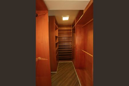 Apartamento à venda com 360m², 3 quartos e 4 vagas Apartamento à venda com 360m², 3 quartos e 4 vagasCloset da suíte 3