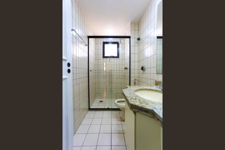 Apartamento à venda com 360m², 3 quartos e 4 vagas Apartamento à venda com 360m², 3 quartos e 4 vagasBanheiro da Suíte 1