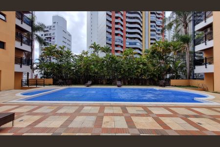 Apartamento à venda com 360m², 3 quartos e 4 vagas Apartamento à venda com 360m², 3 quartos e 4 vagasÁrea comum - Piscina