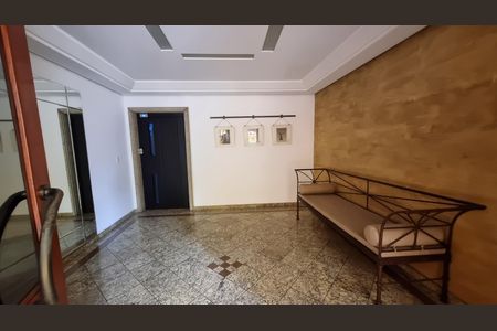 Apartamento à venda com 360m², 3 quartos e 4 vagas Apartamento à venda com 360m², 3 quartos e 4 vagasHall social