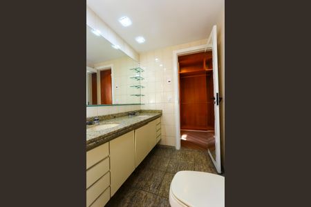 Apartamento à venda com 360m², 3 quartos e 4 vagas Apartamento à venda com 360m², 3 quartos e 4 vagasBanheiro da Suíte 3