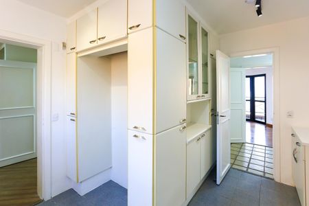 Apartamento à venda com 360m², 3 quartos e 4 vagas Apartamento à venda com 360m², 3 quartos e 4 vagasCozinha