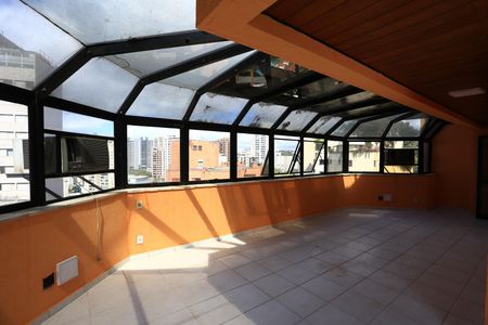 Apartamento à venda com 360m², 3 quartos e 4 vagas Apartamento à venda com 360m², 3 quartos e 4 vagasCobertura