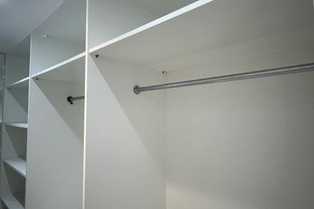 Apartamento para alugar com 175m², 4 quartos e 2 vagas Apartamento para alugar com 175m², 4 quartos e 2 vagasCloset Suíte 2